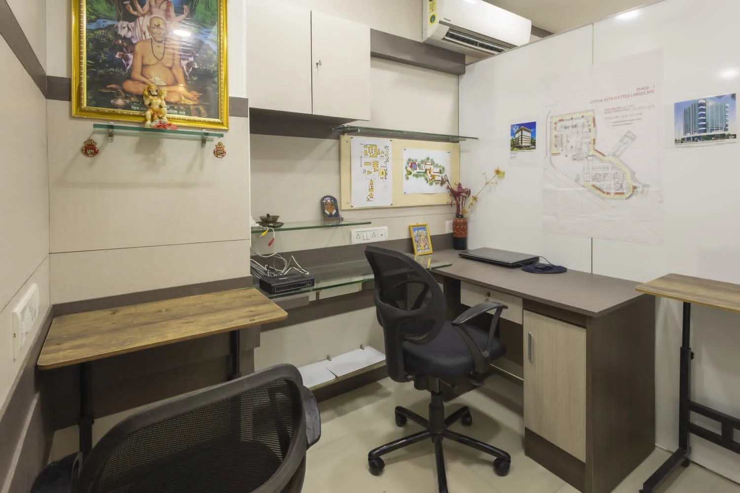 Vile Parle East, M.G. Road: 1550 sq.ft. Office Rental - Internet, Cabins, Workstations, Conference Room