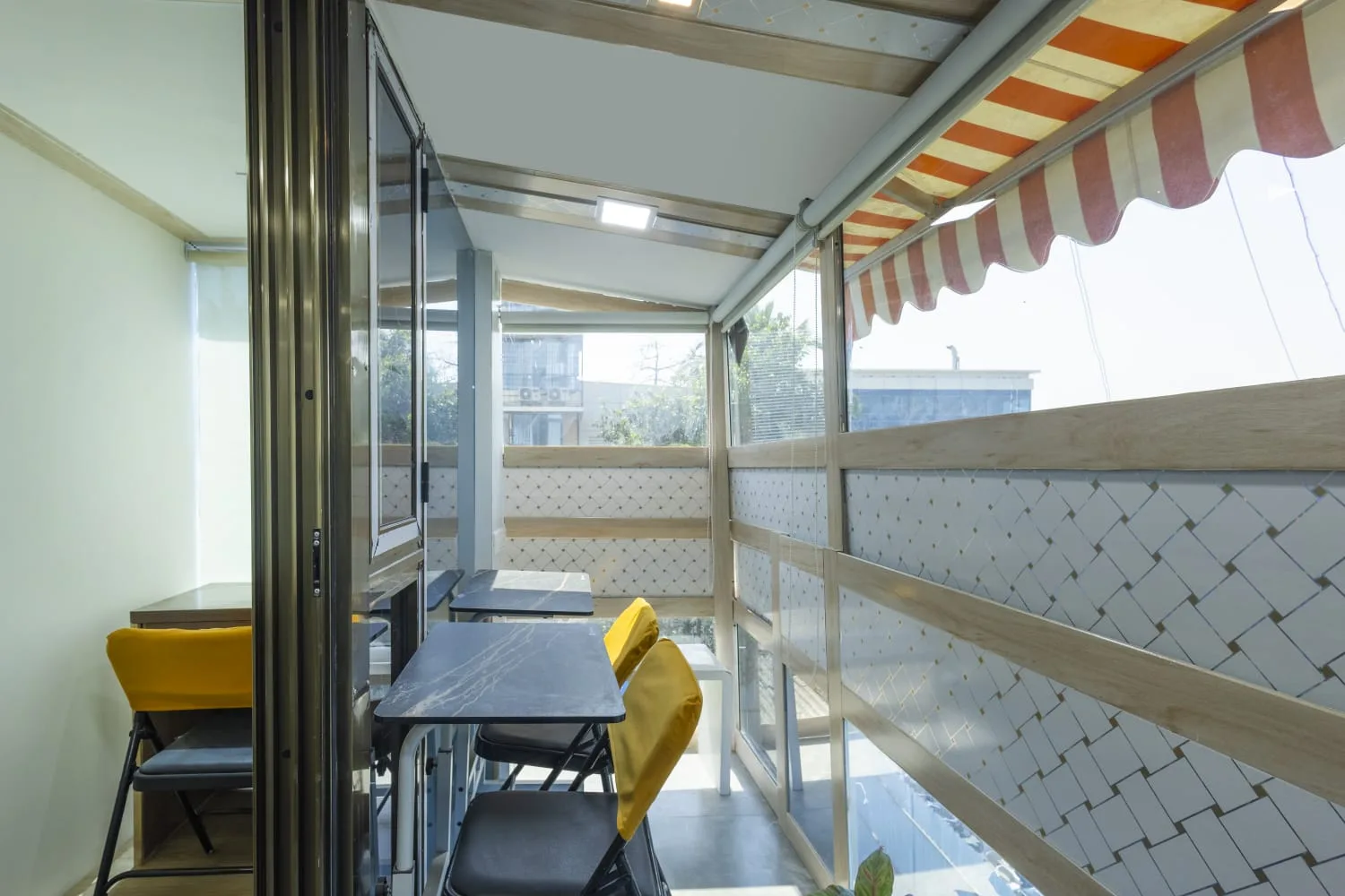 Vile Parle East, M.G. Road: 1550 sq.ft. Office Rental - Internet, Cabins, Workstations, Conference Room