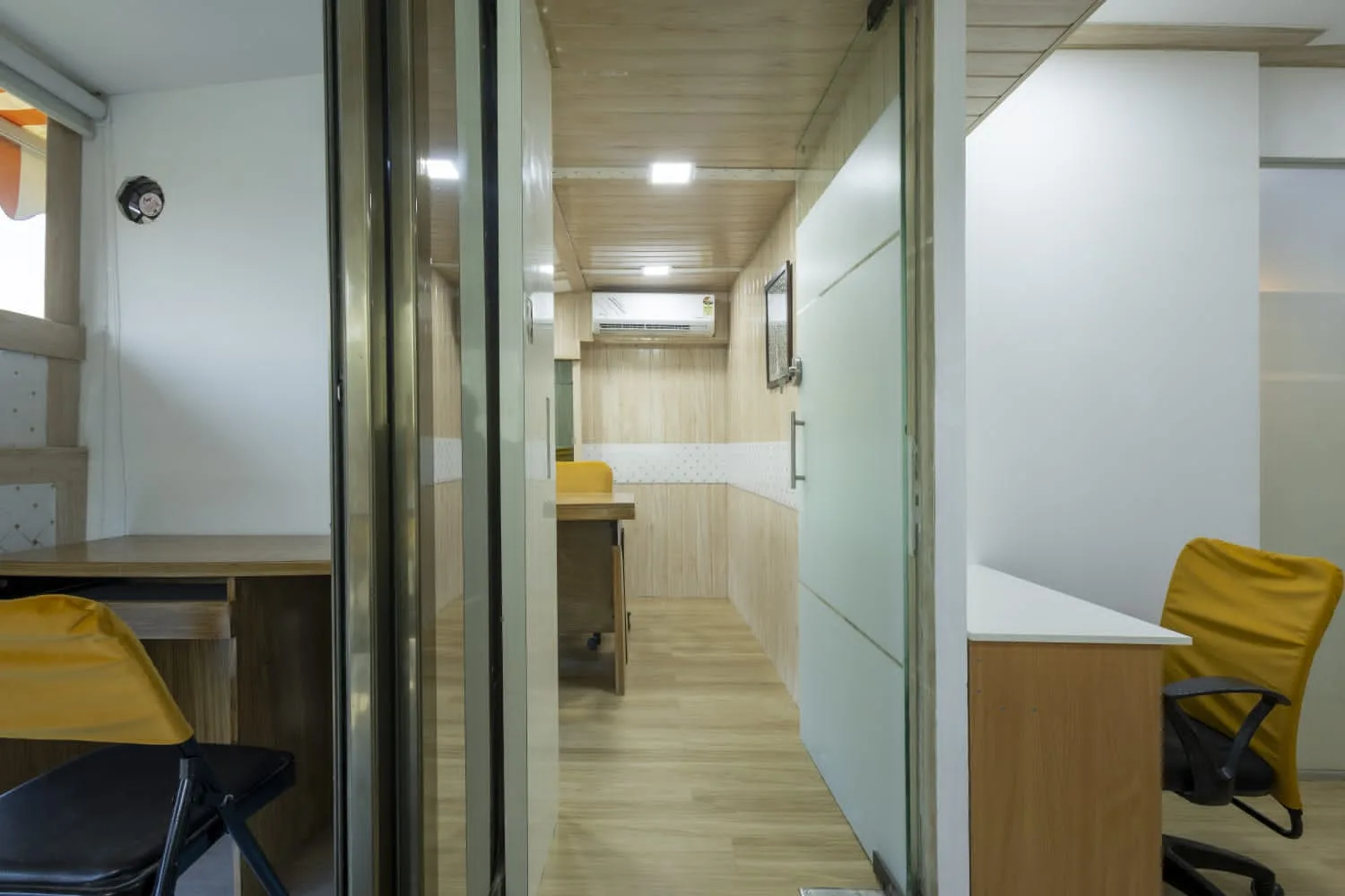 Vile Parle East, M.G. Road: 1550 sq.ft. Office Rental - Internet, Cabins, Workstations, Conference Room