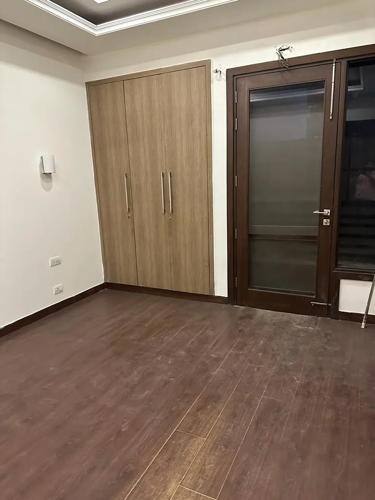 3 BHK Independent 1st  Floor for Rent in DLF Phase 4 Gurugram.
