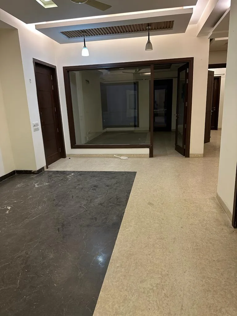 3 BHK Independent 1st  Floor for Rent in DLF Phase 4 Gurugram.