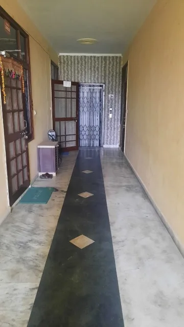 Rent pe vineet khand 2bhk house Dena hai