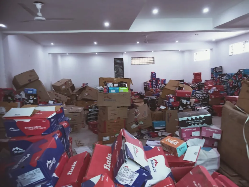 Rent pe Wearhouse Dena ha gomti nagar