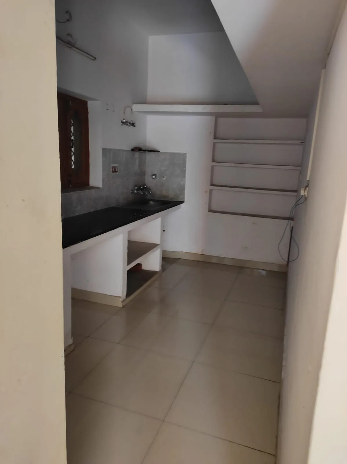 Rent pe office ke liye 2 room Dena hai ground floor pe