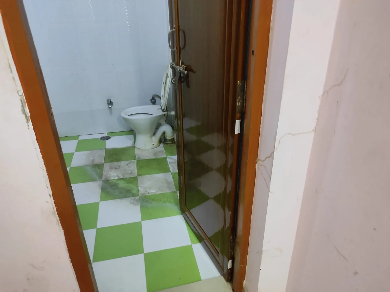 Rent pe 2 room Dena hai paterkarpuram