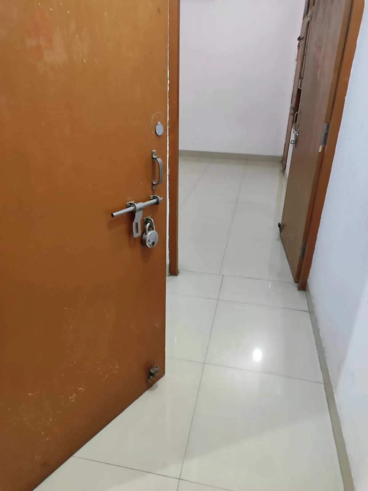 Rent pe 2 room Dena hai paterkarpuram