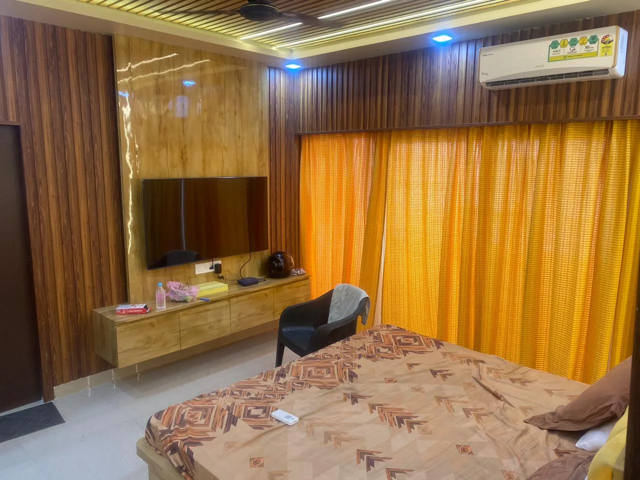 Parijat apartment me 3bhk flat rent pe Dena hai