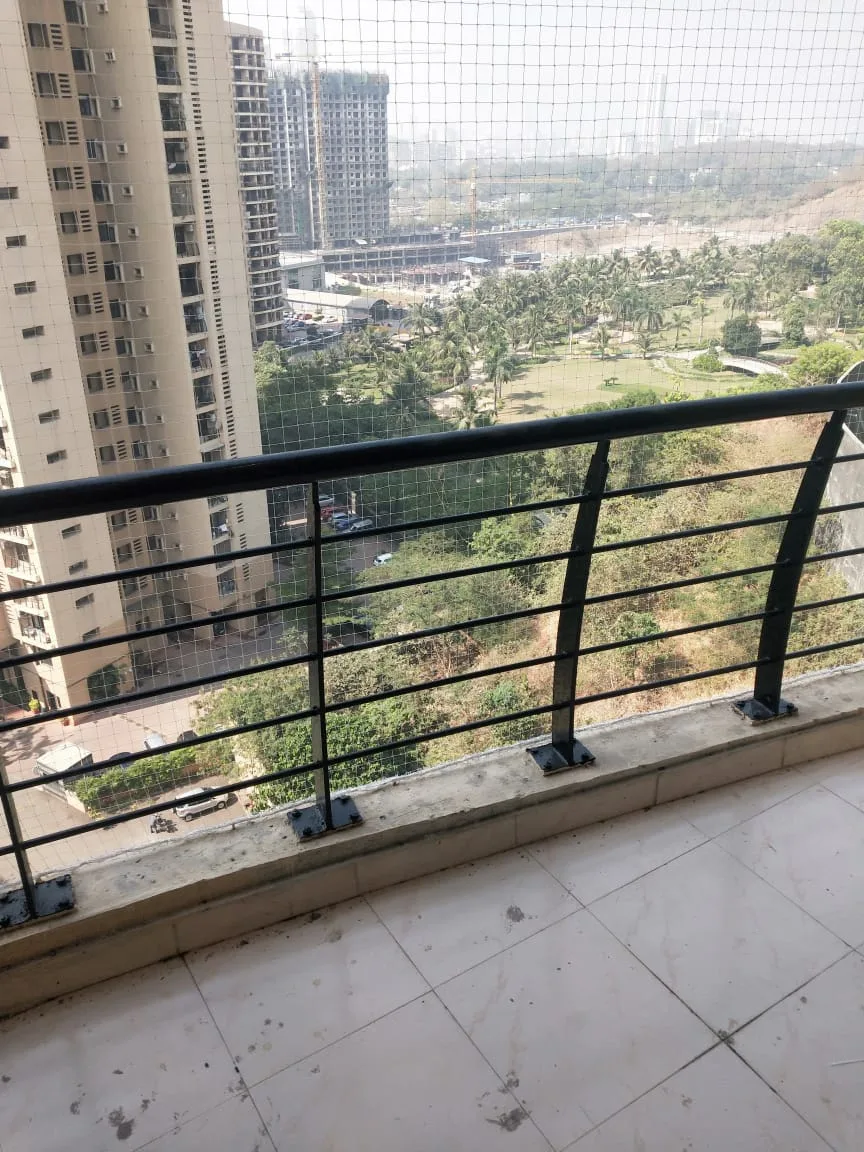 Rent a Comfortable 1BHK Semi-Furnished Flat in  Goregaon  east Raheja Heights