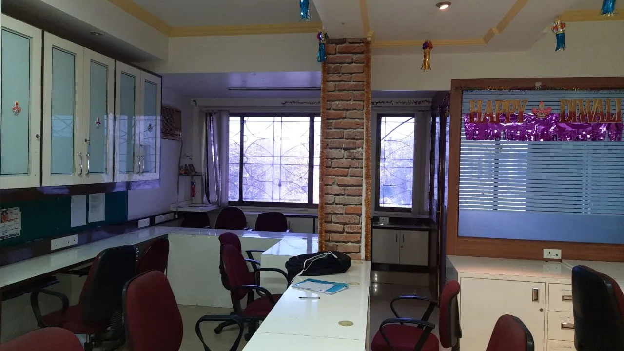 800 sq ft furnished office for rent at Dhole Patil Road Pune