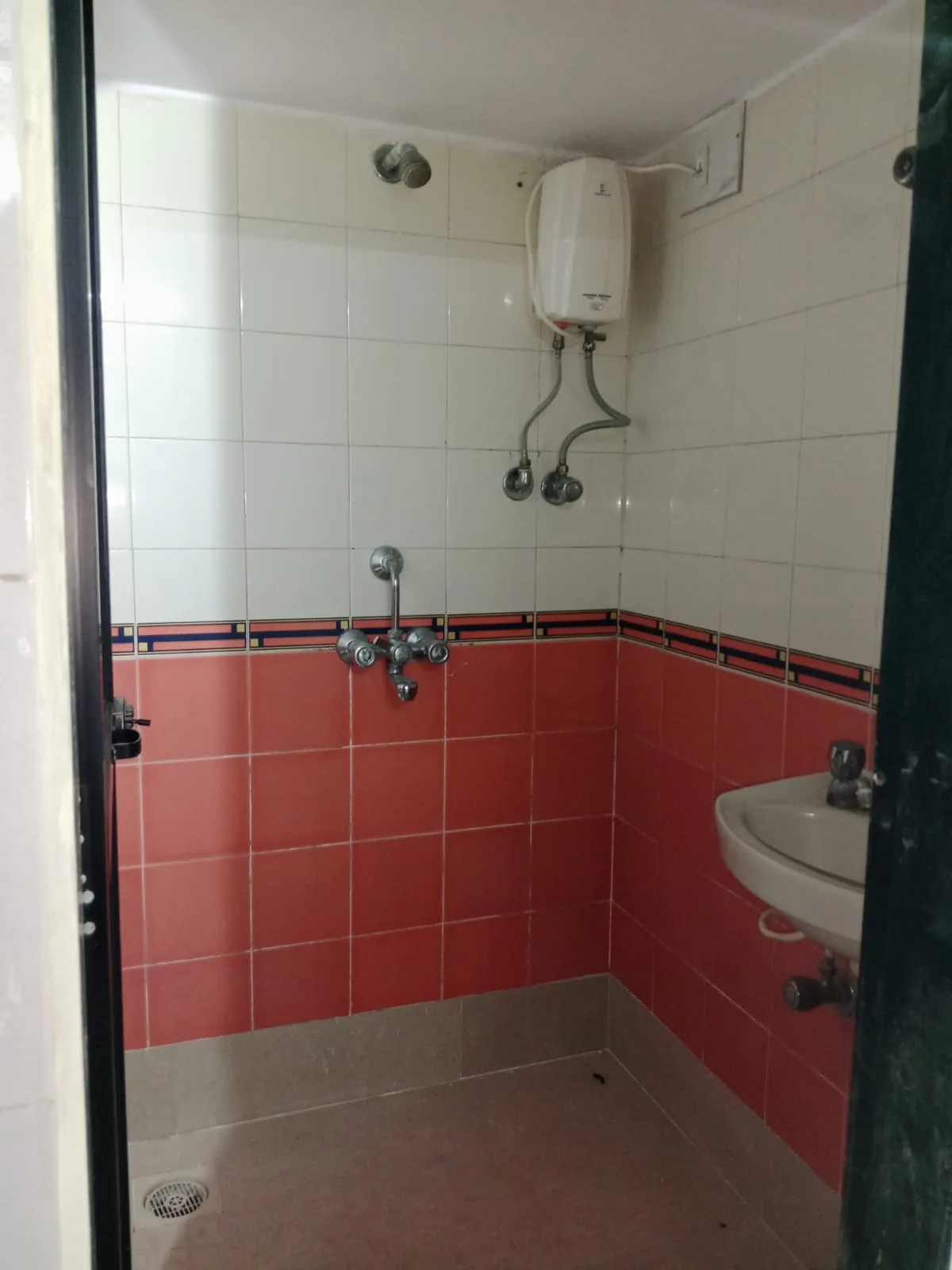 Rent a Comfortable 1BHK Semi-Furnished Flat in Kshitij CHS