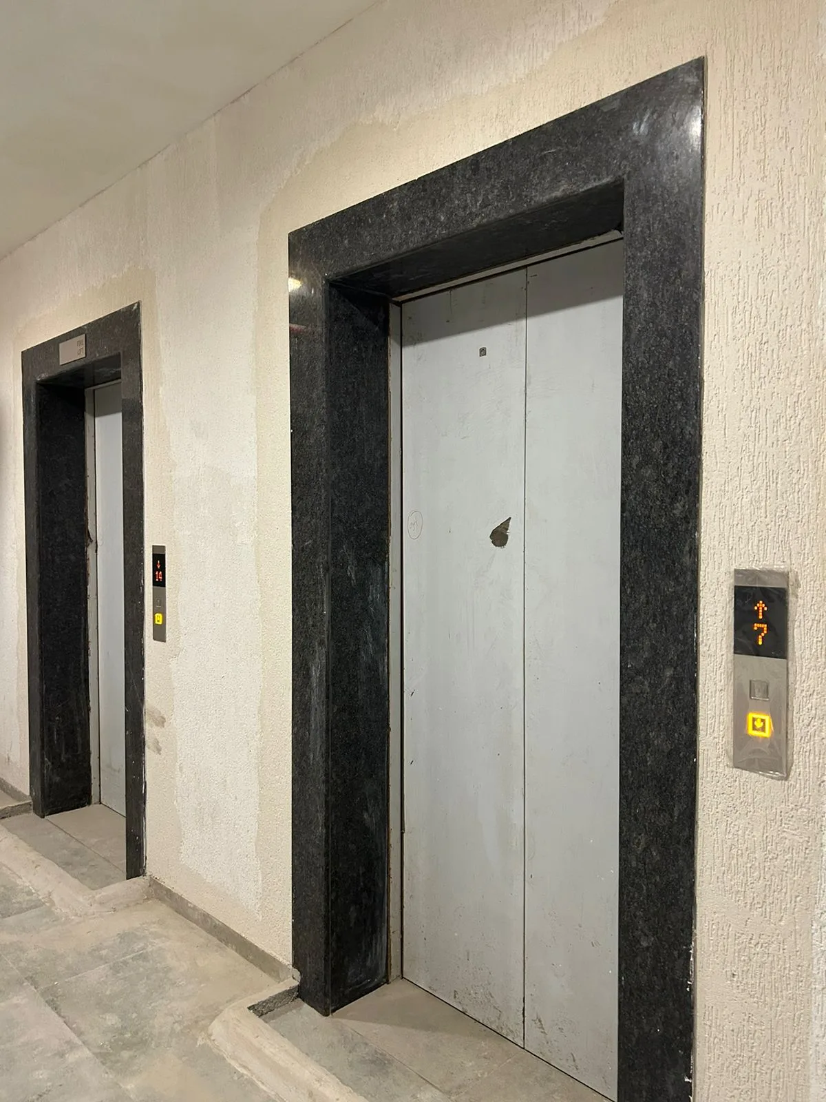 Rent a Comfortable 3BHK Semi-Furnished Flat in Rustomjee Summit