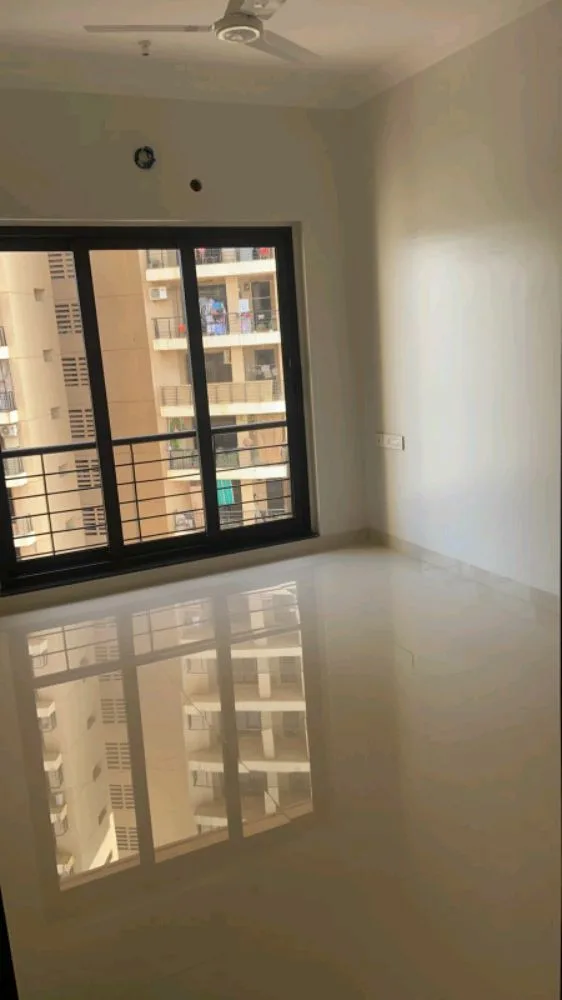 Rent a Comfortable 2BHK Semi-Furnished Flat in Raheja Residency Malad East