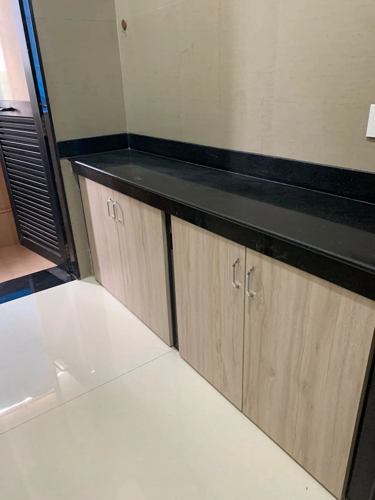Rent a Comfortable 2BHK Semi-Furnished Flat in Raheja Residency Malad East