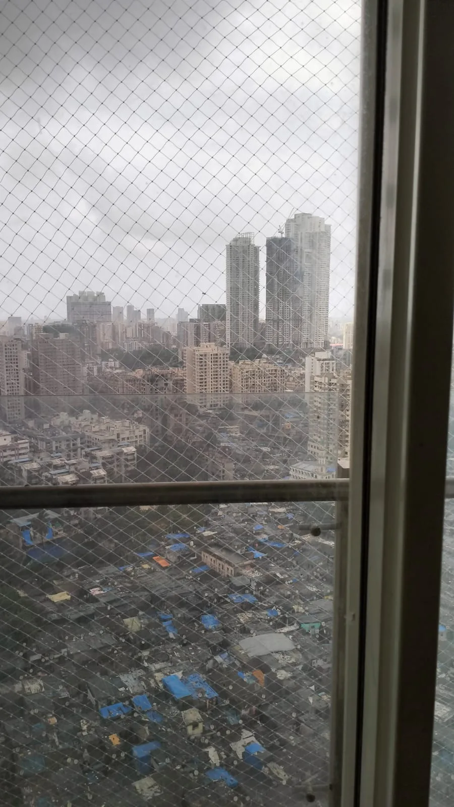 Rent a Comfortable 2BHK Semi-Furnished Flat in JP Decks Blue GOREGAON EAST