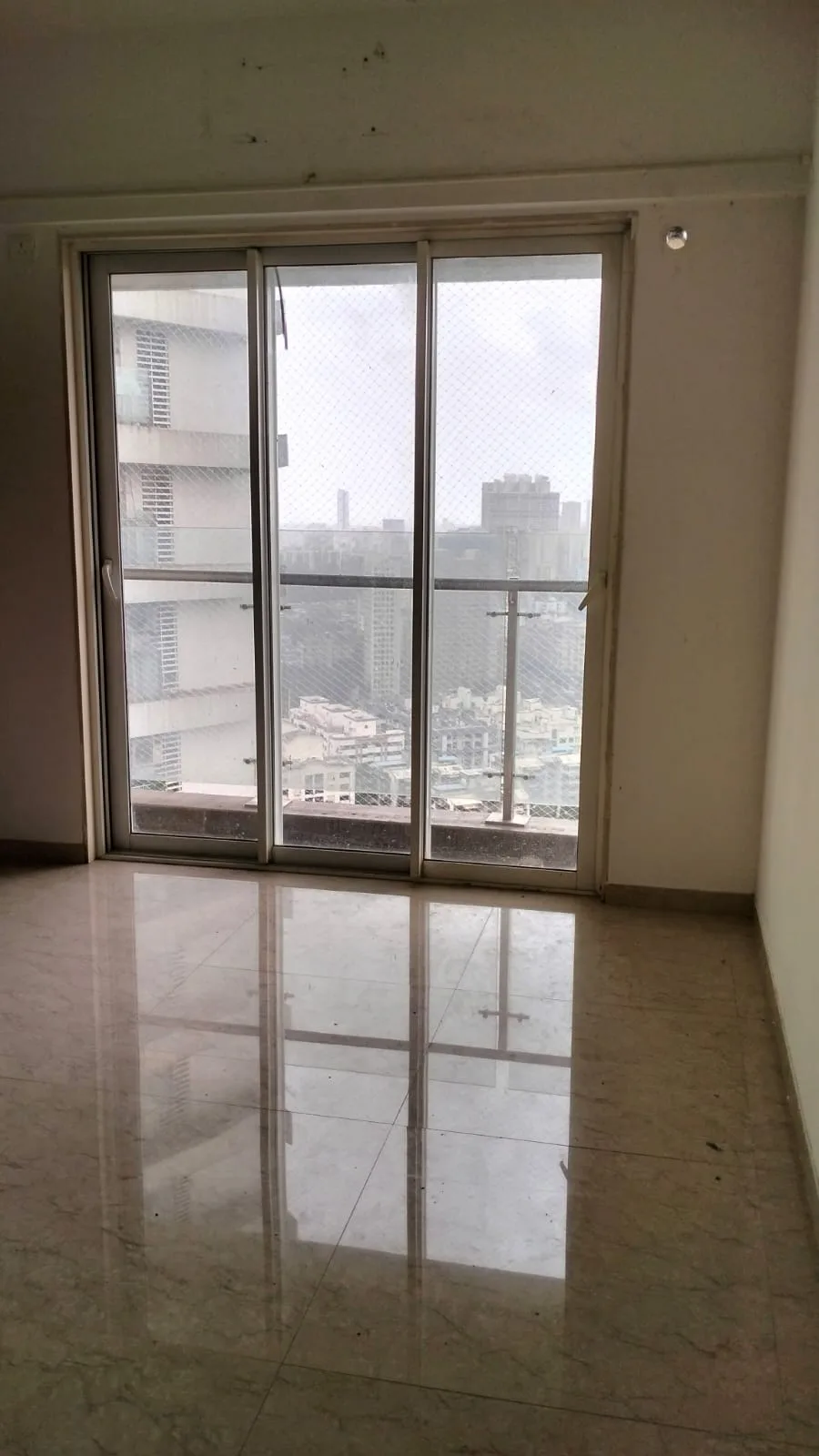 Rent a Comfortable 2BHK Semi-Furnished Flat in JP Decks Blue GOREGAON EAST