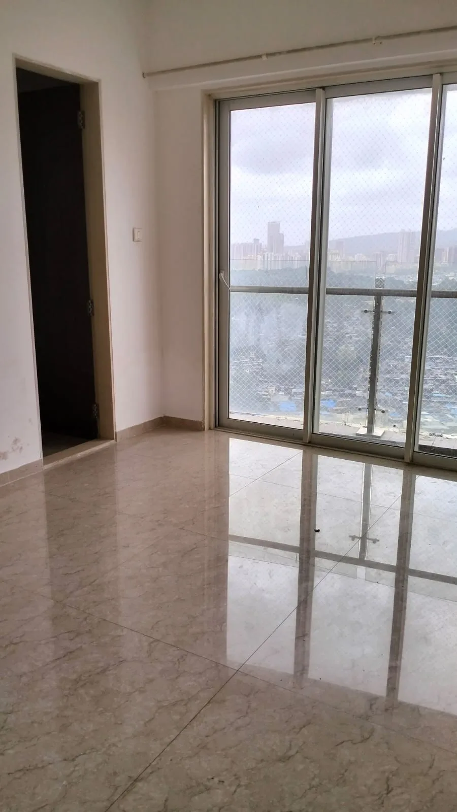 Rent a Comfortable 2BHK Semi-Furnished Flat in JP Decks Blue GOREGAON EAST