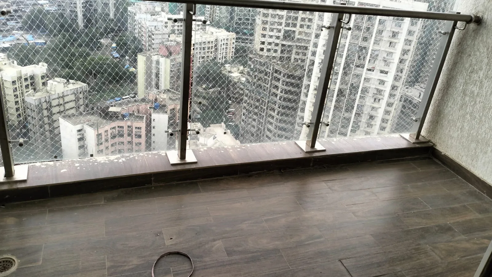 Rent a Comfortable 2BHK Semi-Furnished Flat in JP Decks Blue GOREGAON EAST