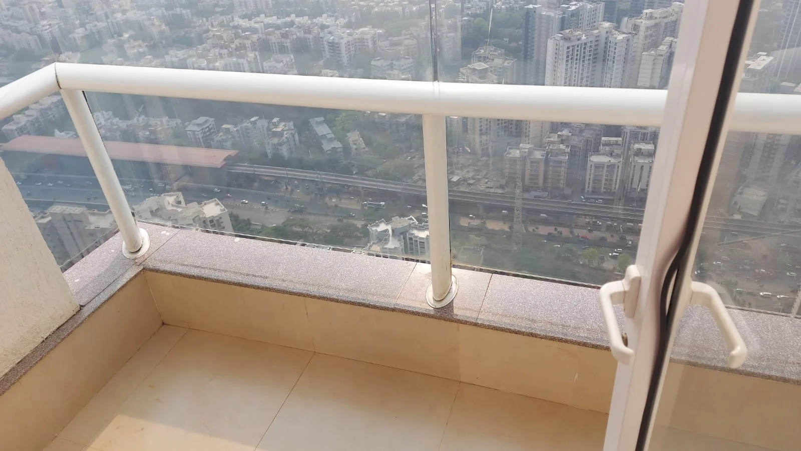 Rent a Comfortable 2BHK Semi-Furnished Flat in omkar alta monte malad east