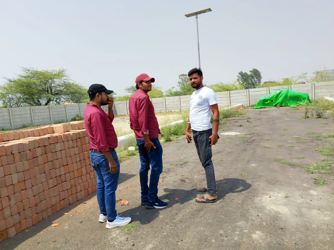 Lucknow city me plot kharide khujaoli meraket ke paas near nilmatha aur army can't ke paas