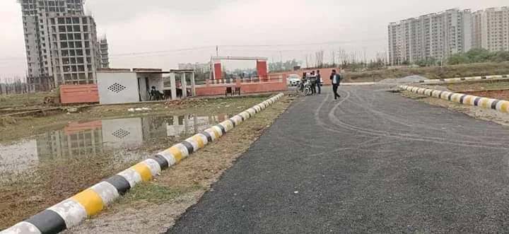 लखनऊ सिटी का सबसे खूबसूरत प्लॉट खरीदे मार्केट से लगा हुआ near nilmatha army can't