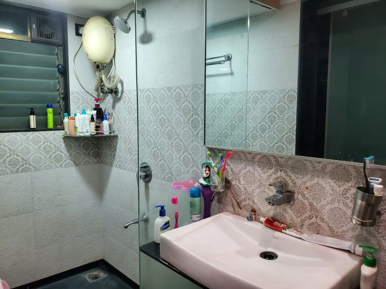 Luxurious 3BHK Duplex for Sale in Malad East, 1300 Sqft, Fully Furnished, with Car Parking - ₹2.70 Cr