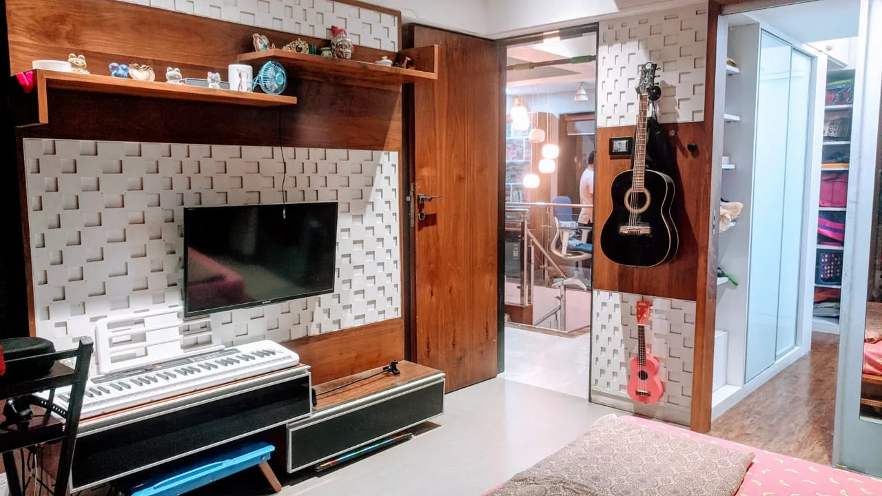 Luxurious 3BHK Duplex for Sale in Malad East, 1300 Sqft, Fully Furnished, with Car Parking - ₹2.70 Cr